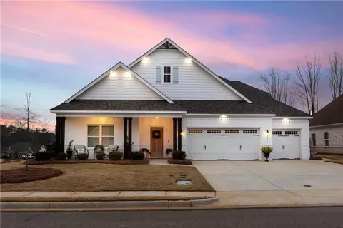1650 Hidden Lakes Dr, Opelika, AL 36801