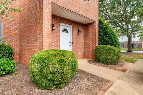 1477 N Donahue Dr #1602, Auburn, AL 36830