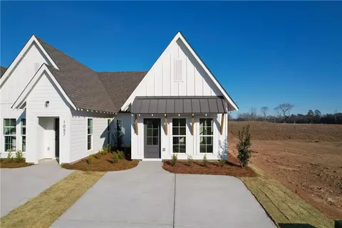 1053 Hunters Way, Opelika, AL 36801