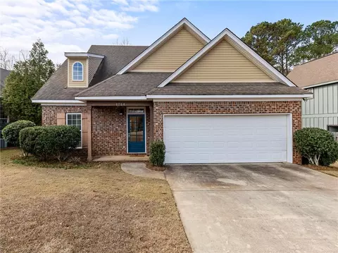 1714 Vfw Rd, Auburn, AL 36832