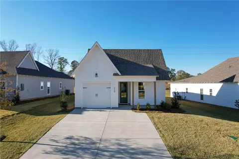 108 Hunters Way, Opelika, AL 36801