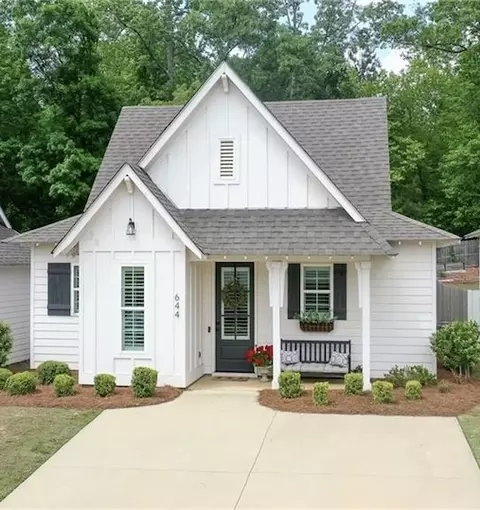 644 Village Dr, Opelika, AL 36801