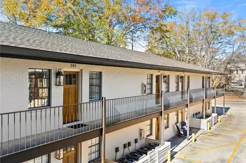 230 Samford Ave #207, Auburn, AL 36830