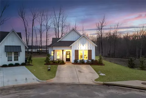 1222 Woodland Cir, Opelika, AL 36801