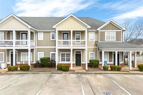 1957 Wire Rd #29, Auburn, AL 36832