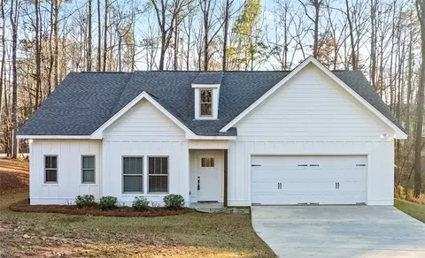 17 Shadow Ln, Dadeville, AL 36853