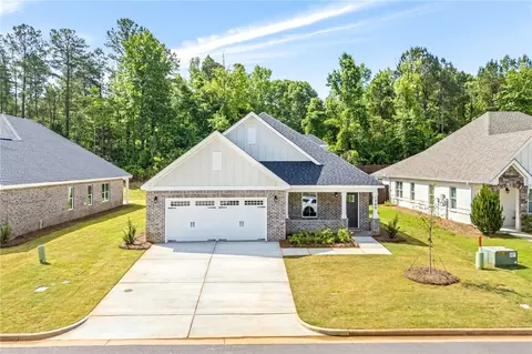 1709 Hidden Lakes Dr, Opelika, AL 36801