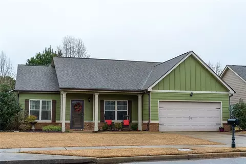 2712 Tara Ct, Opelika, AL 36804