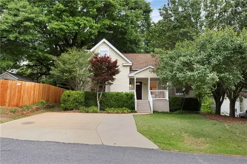 207 N 12th St, Opelika, AL 36801