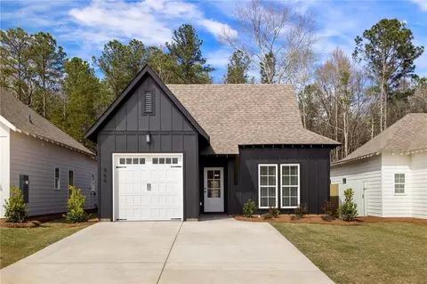 126 Woodland Ln, Opelika, AL 36801