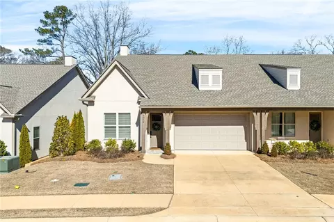 3048 Lakewood Ln, Opelika, AL 36801
