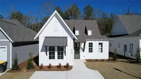 125 Woodland Ln, Opelika, AL 36801