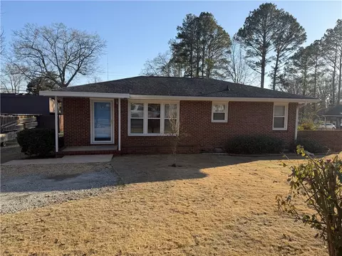 1712 31st St, Valley, AL 36854