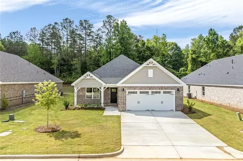 1717 Hidden Lakes Dr, Opelika, AL 36801
