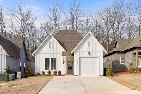 780 Village Dr, Opelika, AL 36801