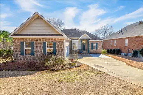 866 Stanton Dr, Auburn, AL 36830