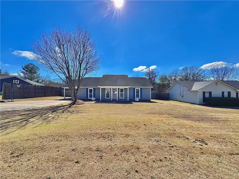 1816 Pierce Rd, Phenix City, AL 36867