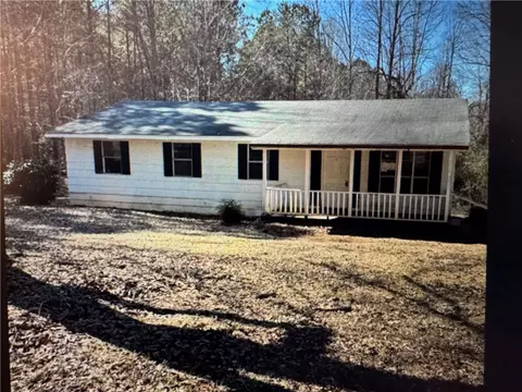 302 Mockingbird Dr, Camp Hill, AL 36850