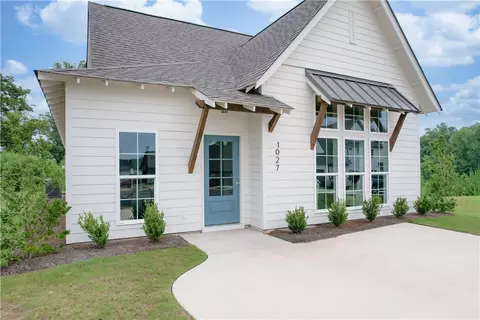 Exterior - 1027 Crossing Ct E, Valley, AL 36854 photo 3 of 6