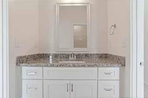 Bath - 1027 Crossing Ct E, Valley, AL 36854 photo 2 of 7