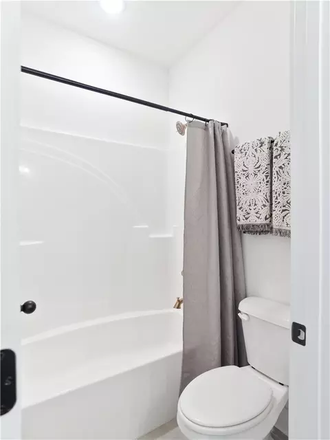 Bath - 1027 Crossing Ct E, Valley, AL 36854 photo 7 of 7