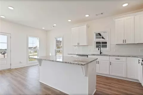 Kitchen - 1027 Crossing Ct E, Valley, AL 36854 photo 3 of 5
