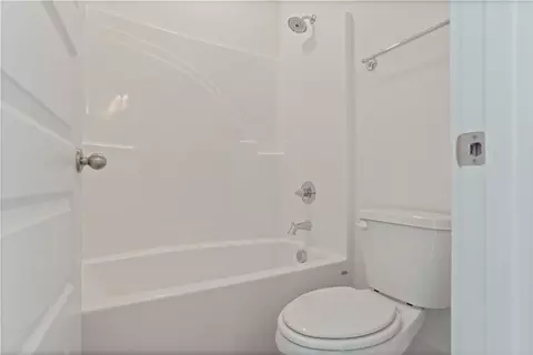 Bath - 1027 Crossing Ct E, Valley, AL 36854 photo 1 of 7