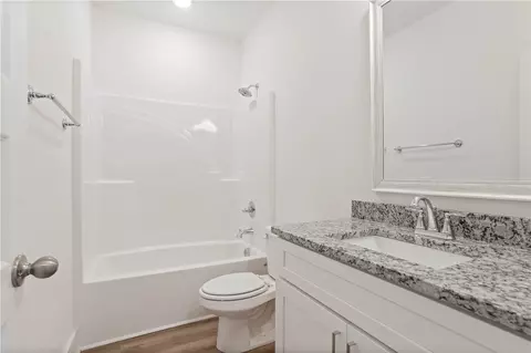 Bath - 1027 Crossing Ct E, Valley, AL 36854 photo 3 of 7