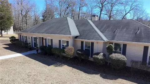 911 Noble Rd, Tallassee, AL 36078