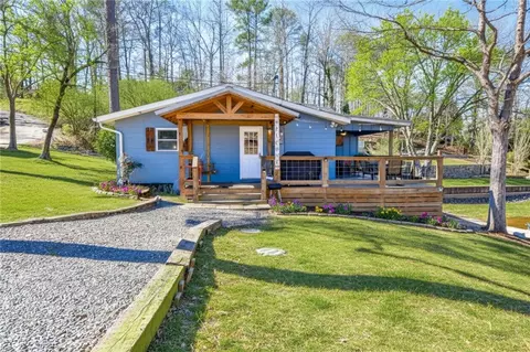 304 Bay Pine Island Rd, Jacksons Gap, AL 36861