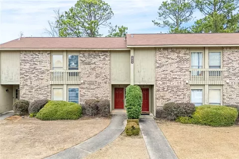 1013 Stonegate Dr #B, Auburn, AL 36832