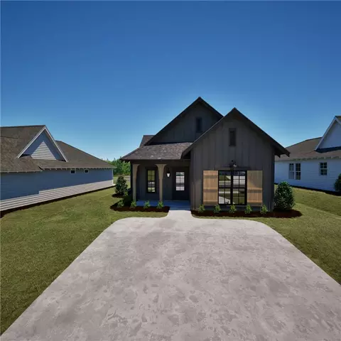 90 Summer St, Opelika, AL 36804
