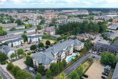 607 W Glenn Ave #201, Auburn, AL 36832