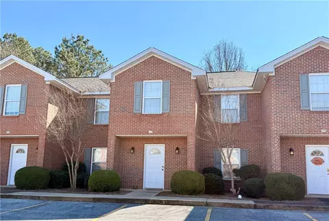 1477 N Donahue Dr #1207, Auburn, AL 36830