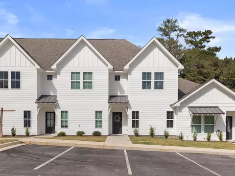630 Village Dr #12, Opelika, AL 36801