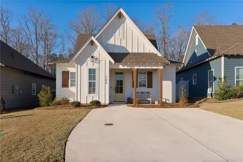 788 Village Dr, Opelika, AL 36801