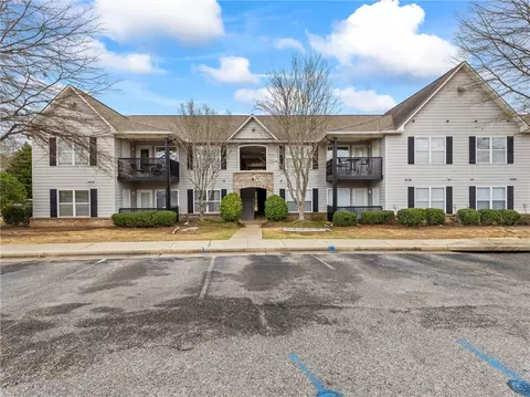 1385 S Donahue Dr #3203, Auburn, AL 36832