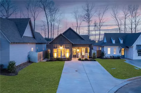 1210 Woodland Cir, Opelika, AL 36801