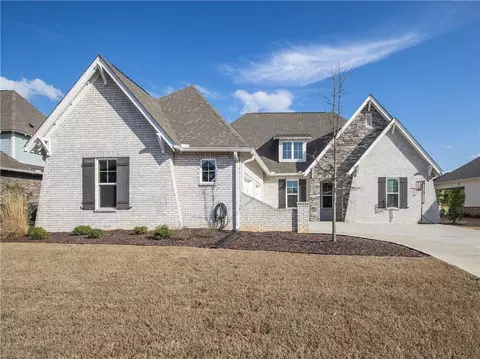 2502 Fountainview Ct, Auburn, AL 36832