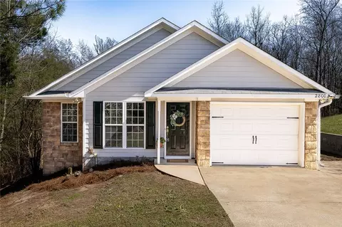 2800 Edgemont St, Opelika, AL 36804
