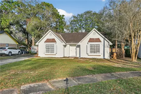 859 Country Ct, Mobile, AL 36605
