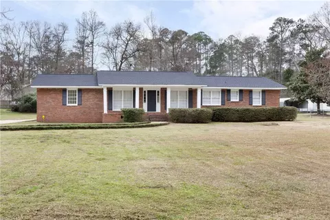 579 Dover Pl, Smiths Station, AL 36877