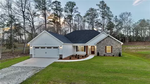 39 Glenhaven Rd, Phenix City, AL 36869