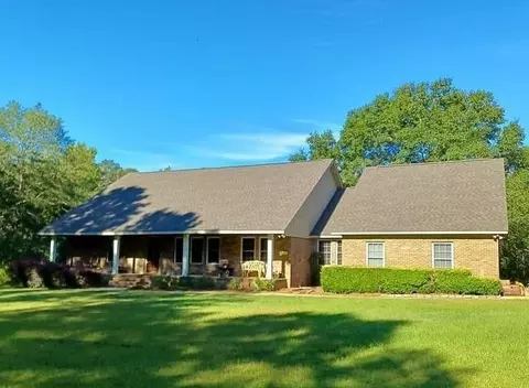 65 Gullatt Rd, Opelika, AL 36804