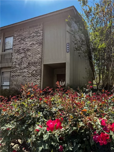 1033 Stonegate Dr #E, Auburn, AL 36832