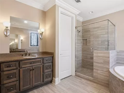 Bath - 1589 Marie Loop, Auburn, AL 36830 photo 2 of 4