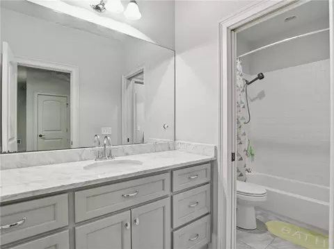 Bath - 1589 Marie Loop, Auburn, AL 36830 photo 3 of 4