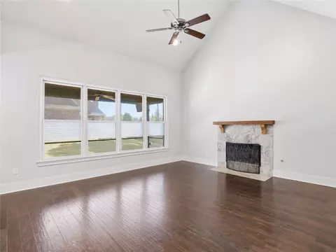 Living - 1589 Marie Loop, Auburn, AL 36830 photo 1 of 1