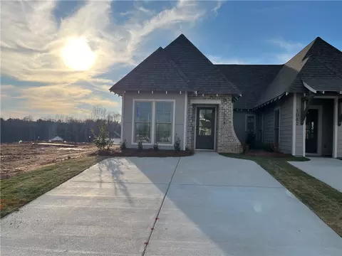 1058 Forest Ln, Opelika, AL 36801
