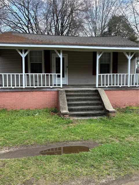 102 Denson St, Valley, AL 36022